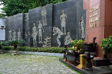 囚人のレリーフ